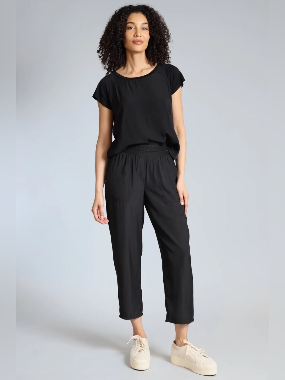 Lola & Sophie Black Cropped Elastic-Waist Jogger Pants in Night Watch